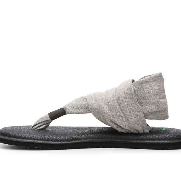 Sanuk Shoes - 🖤HP!!🖤Sanuk yoga sling sandals